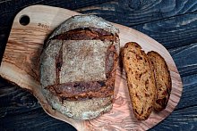 240 Derece Domatesli Biberiyeli Ekmek