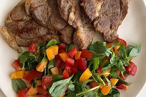 Yaz kadar renkli salatasıyla  Kuzu Külbastı 